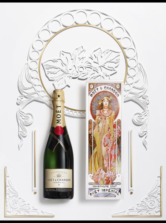 Moët & Chandon Brut Impérial "WOMAN IN GOLDEN DRESS" Isotherm Metal Giftbox - 75 CL