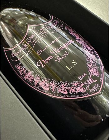 Dom Pérignon Vintage 2009 Rosé bouteille personnalisé avec gravure sur bouclier en métal - 75 cl 2