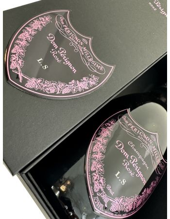 Dom Pérignon Vintage 2009 Rosé Giftbox & Bouteille personnalisés avec gravures sur boucliers en métal - 75 cl 2