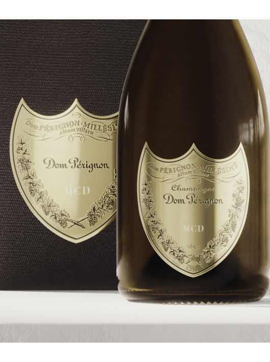 Dom Pérignon 2015 Giftbox & Bouteille personnalisées avec gravures sur boucliers en métal - 75 cl